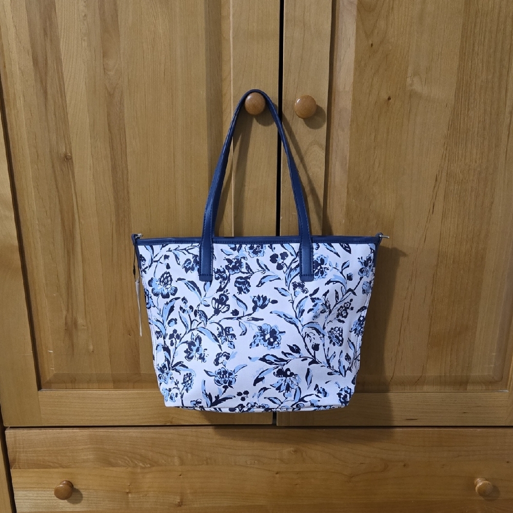 Vera Bradley Floral Blue and White Small Every Day Tote Bag